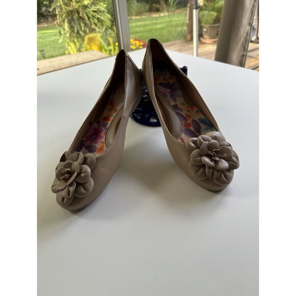 Boc Born Concepts Shoes Women 10M Slip On Flats Beige Tan Leather Comfort Flower - Picture 4 of 10